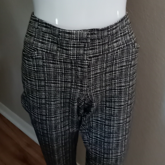 Loft by Ann Taylor Julie "Skinny" fit Pants - Picture 8 of 16